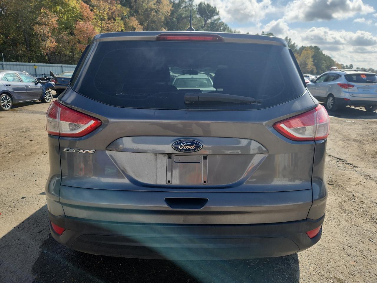 2013 Ford Escape S VIN: 1FMCU0F75DUB00143 Lot: 92000385