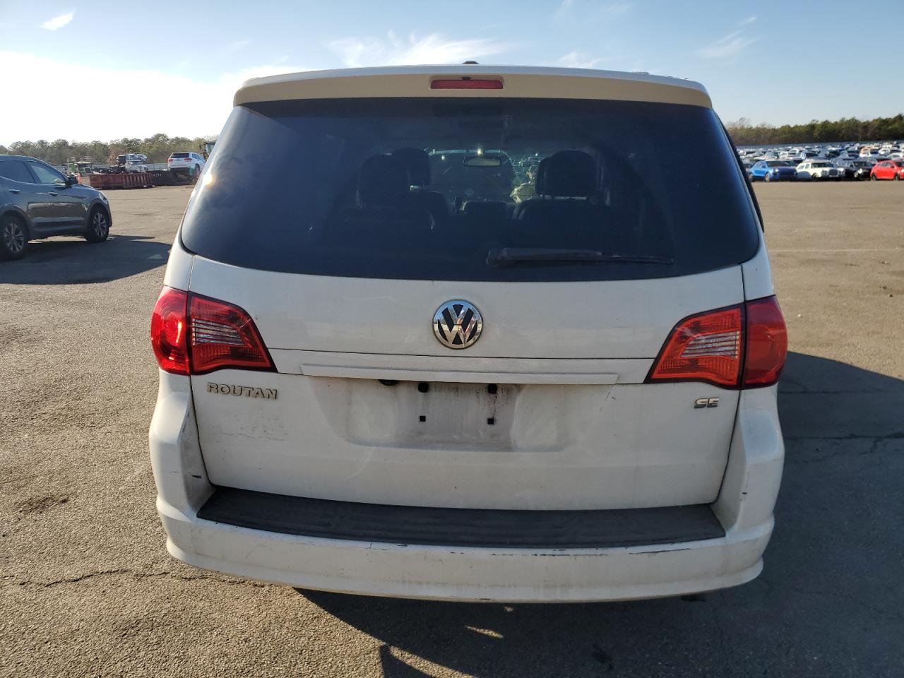 2011 Volkswagen Routan Se VIN: 2V4RW3DG7BR740318 Lot: 93069845