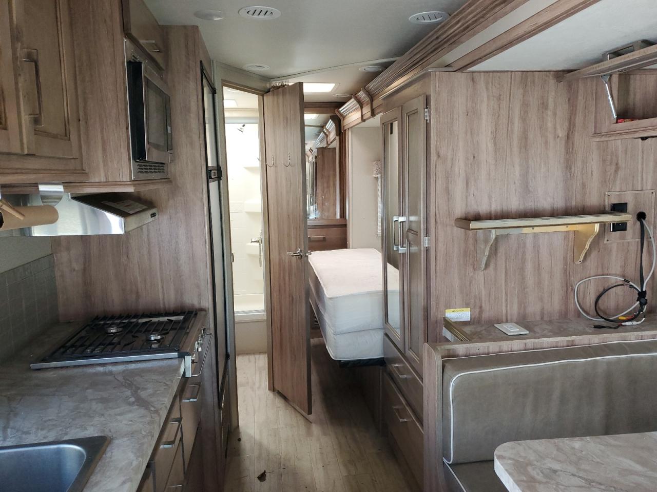 2019 Ford Econoline E450 Super Duty Cutaway Van VIN: 1FDXE4FSXKDC28692 Lot: 92243385