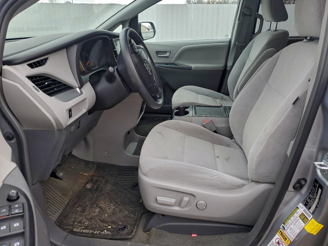 2016 Toyota Sienna Le VIN: 5TDJK3DC2GS145231 Lot: 92191985