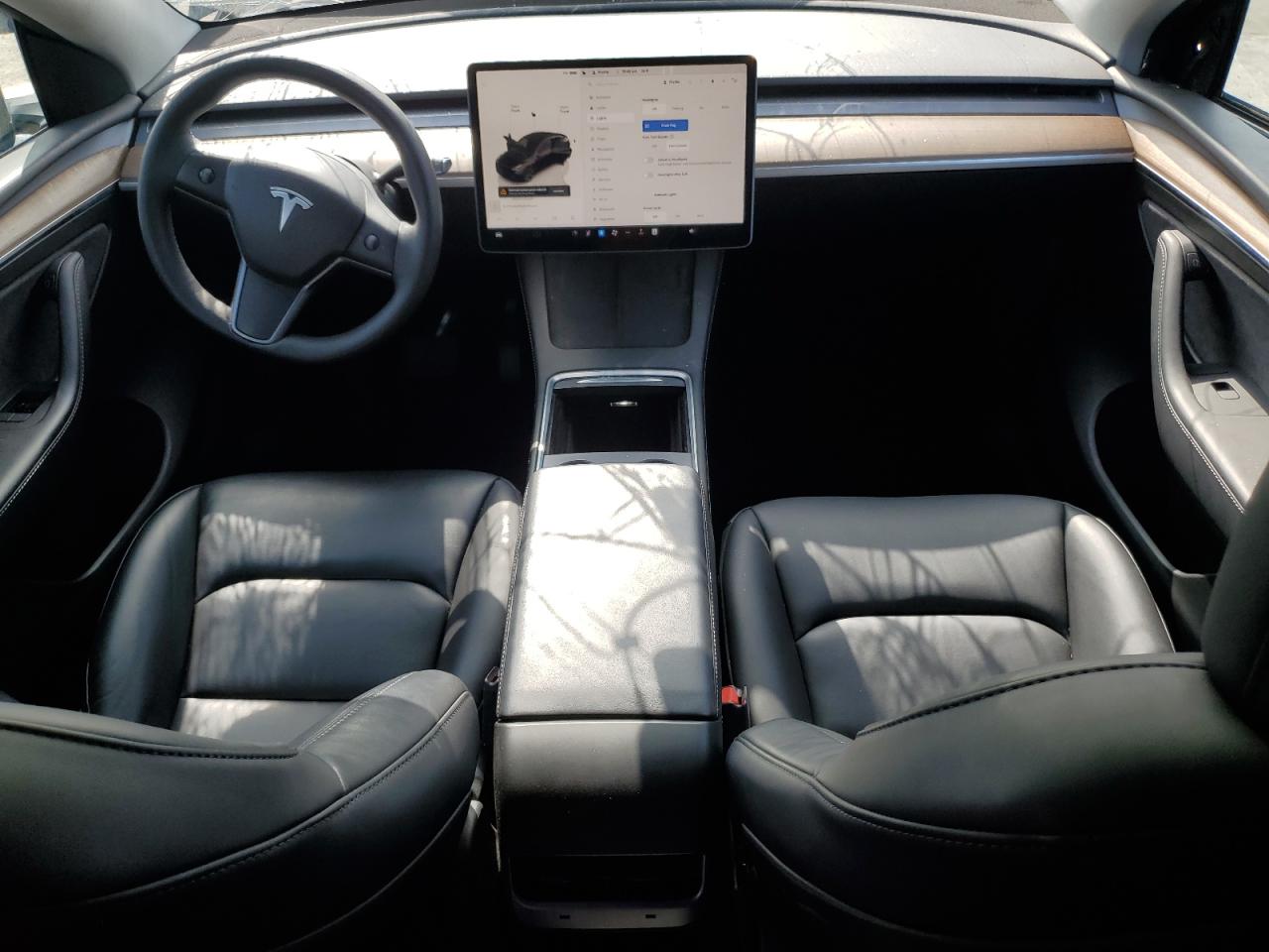 2024 Tesla Model Y VIN: 7SAYGDEE7RF106408 Lot: 90642855