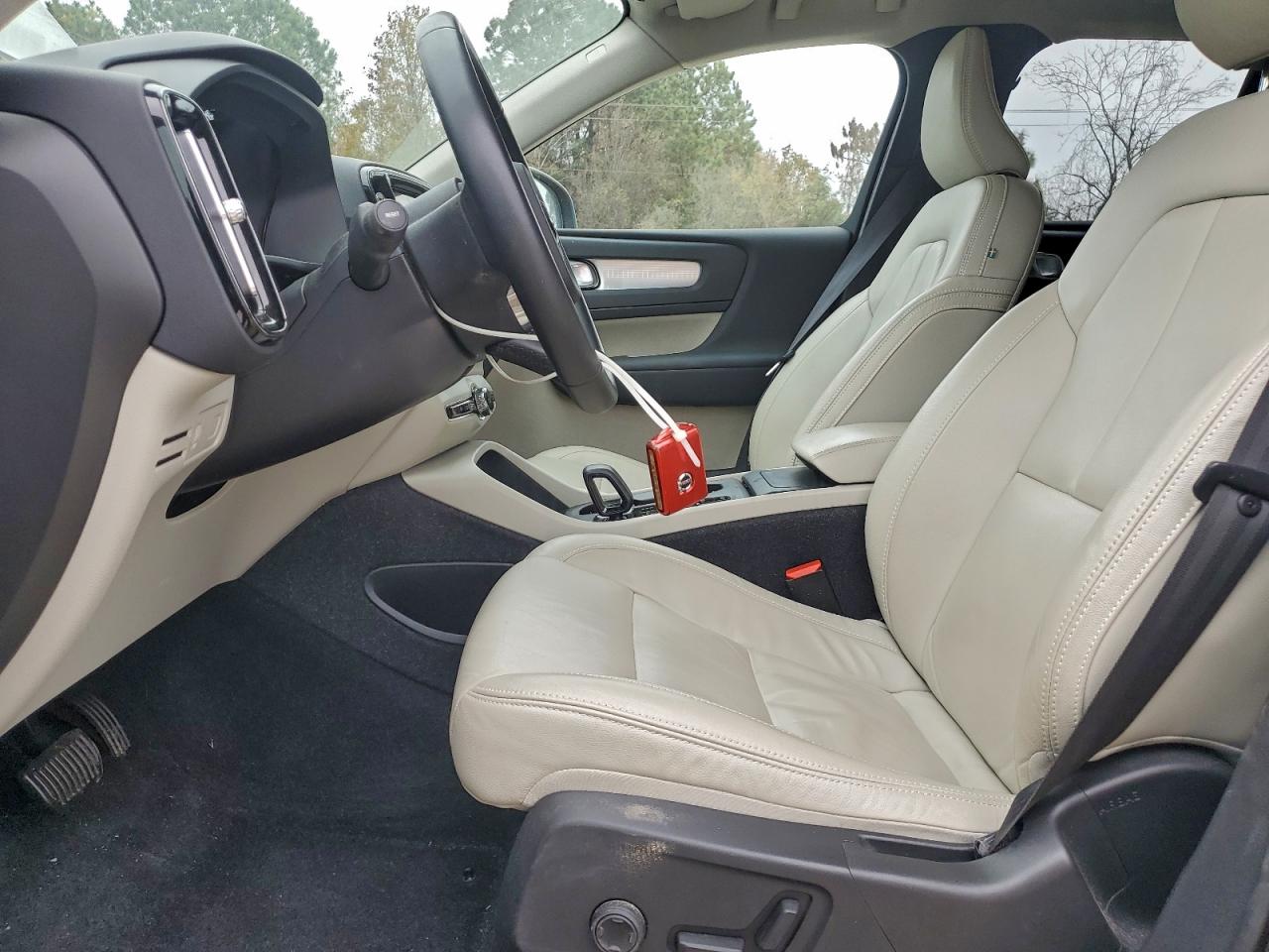 2022 Volvo Xc40 T5 Momentum VIN: YV4162UK5N2725984 Lot: 93889665