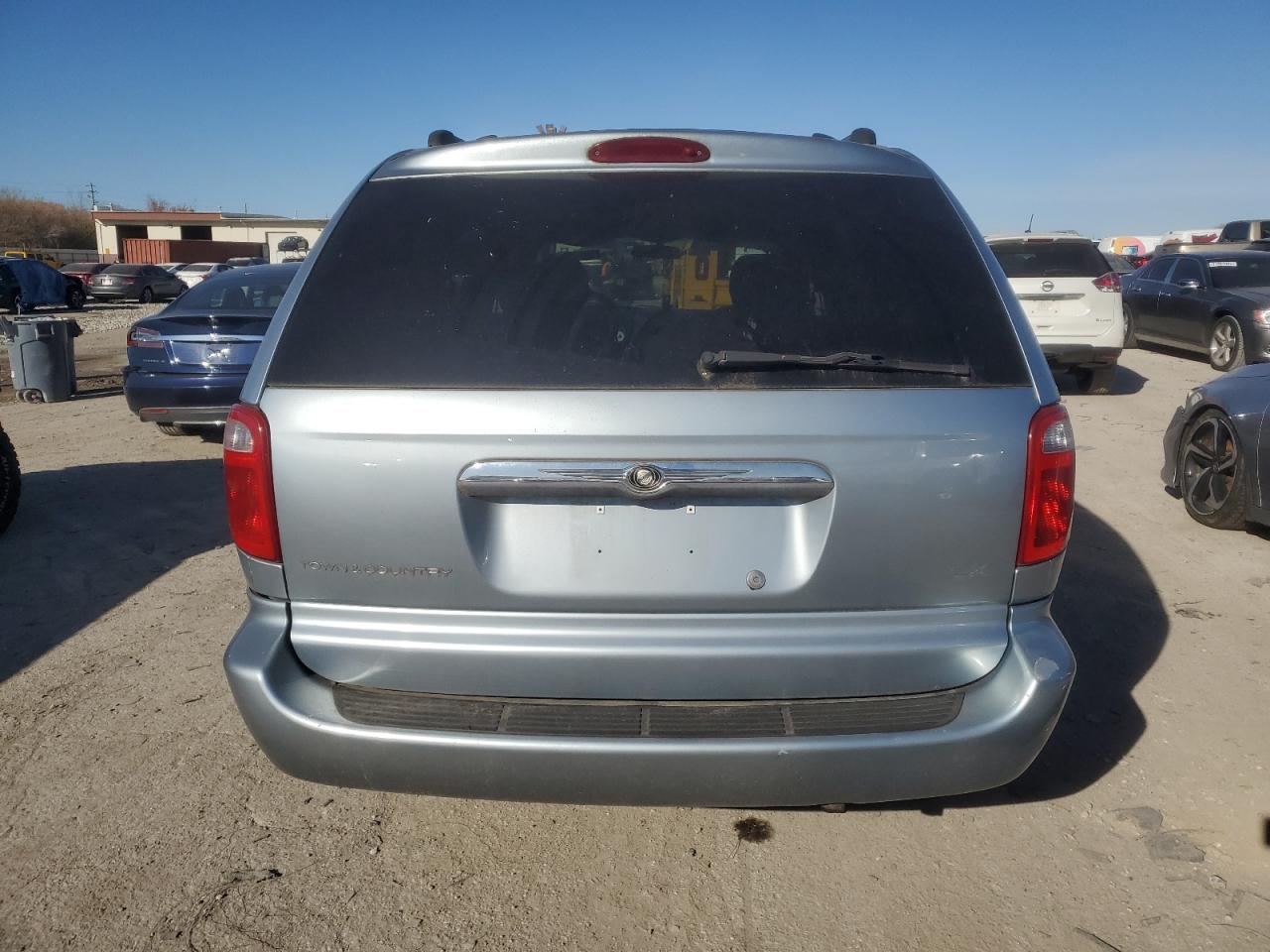 2002 Chrysler Town & Country Lx VIN: 2C4GP44312R772019 Lot: 92676305