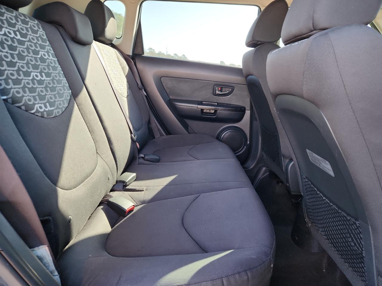 2011 Kia Soul + VIN: KNDJT2A26B7300899 Lot: 92268505