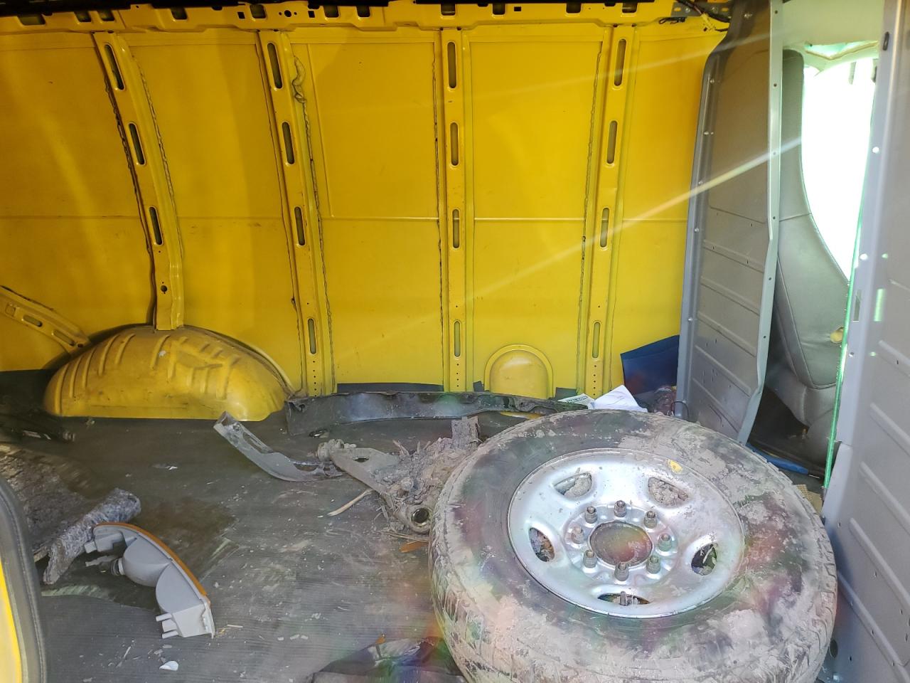 2020 GMC Savana G2500 VIN: 1GTW7AFG2L1252332 Lot: 90634225