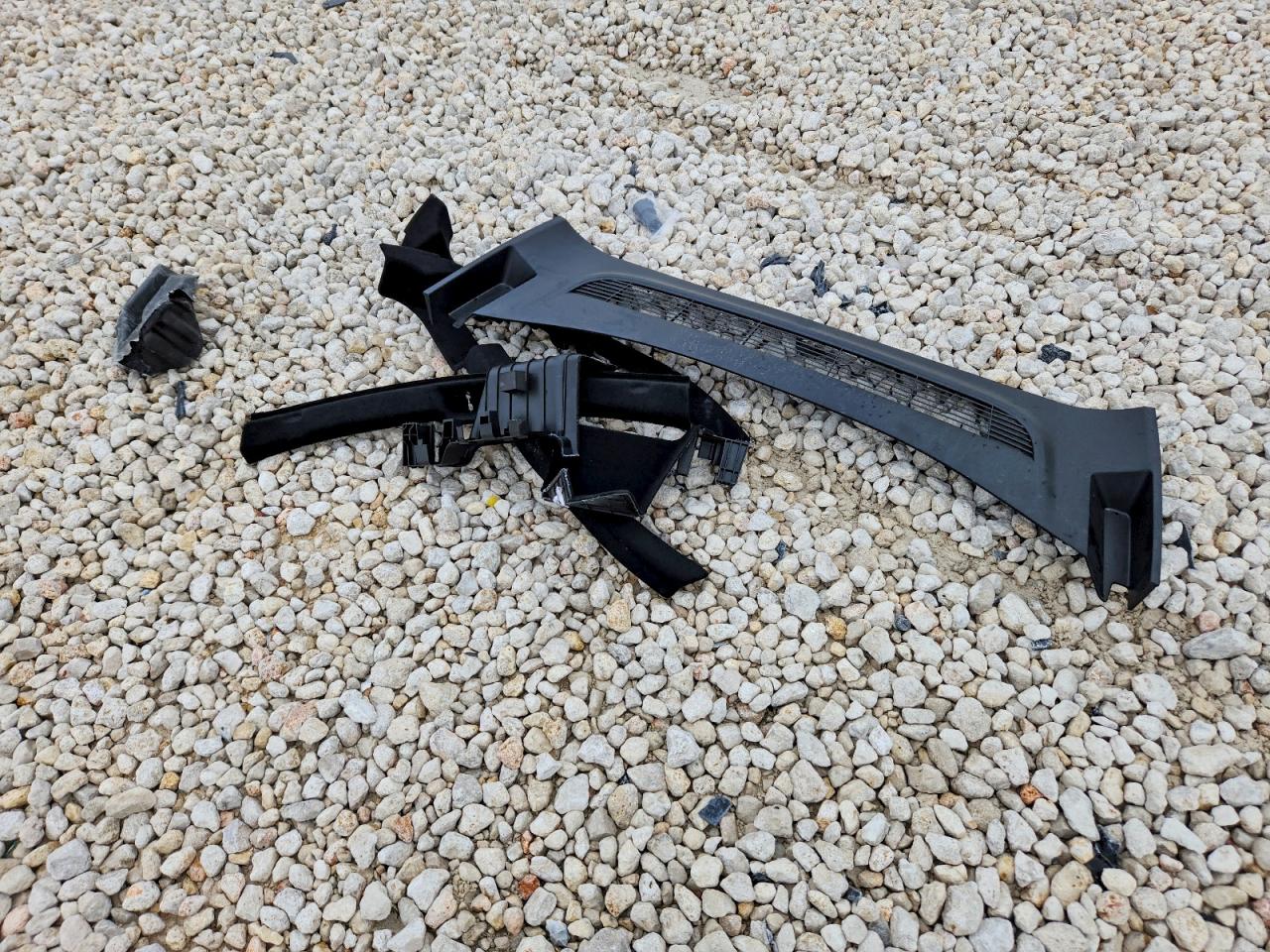 2026 Tesla Model Y VIN: 7SAYGDEE1TA465788 Lot: 93012735