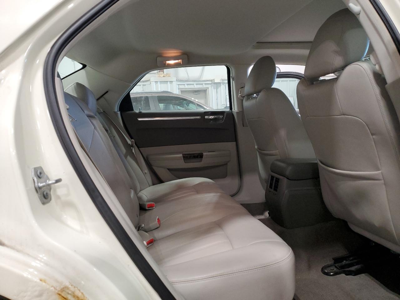 2008 Chrysler 300C VIN: 2C3KA63H28H335881 Lot: 92059005