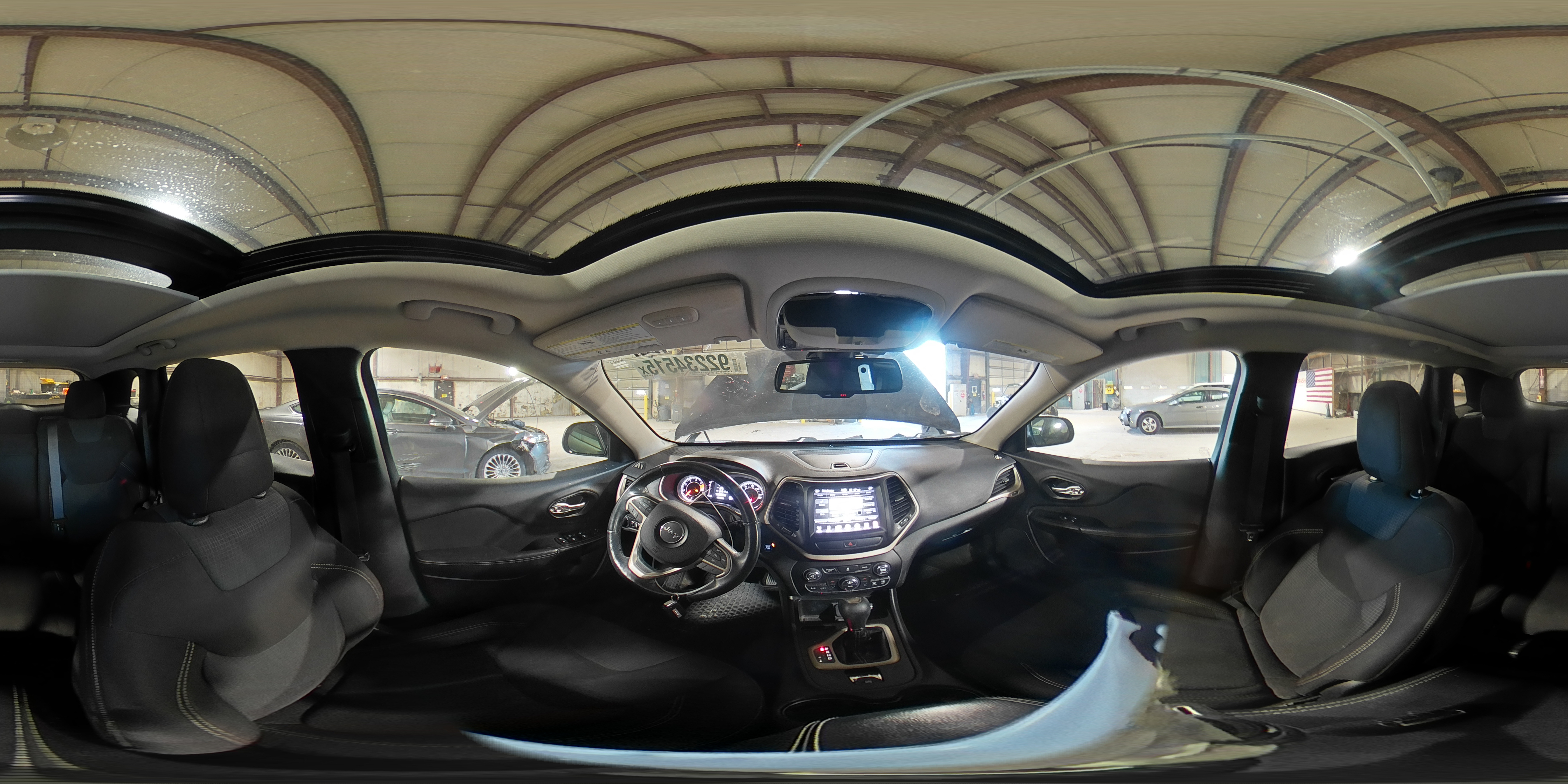 2016 Jeep Cherokee Latitude VIN: 1C4PJLCB4GW114102 Lot: 92234515