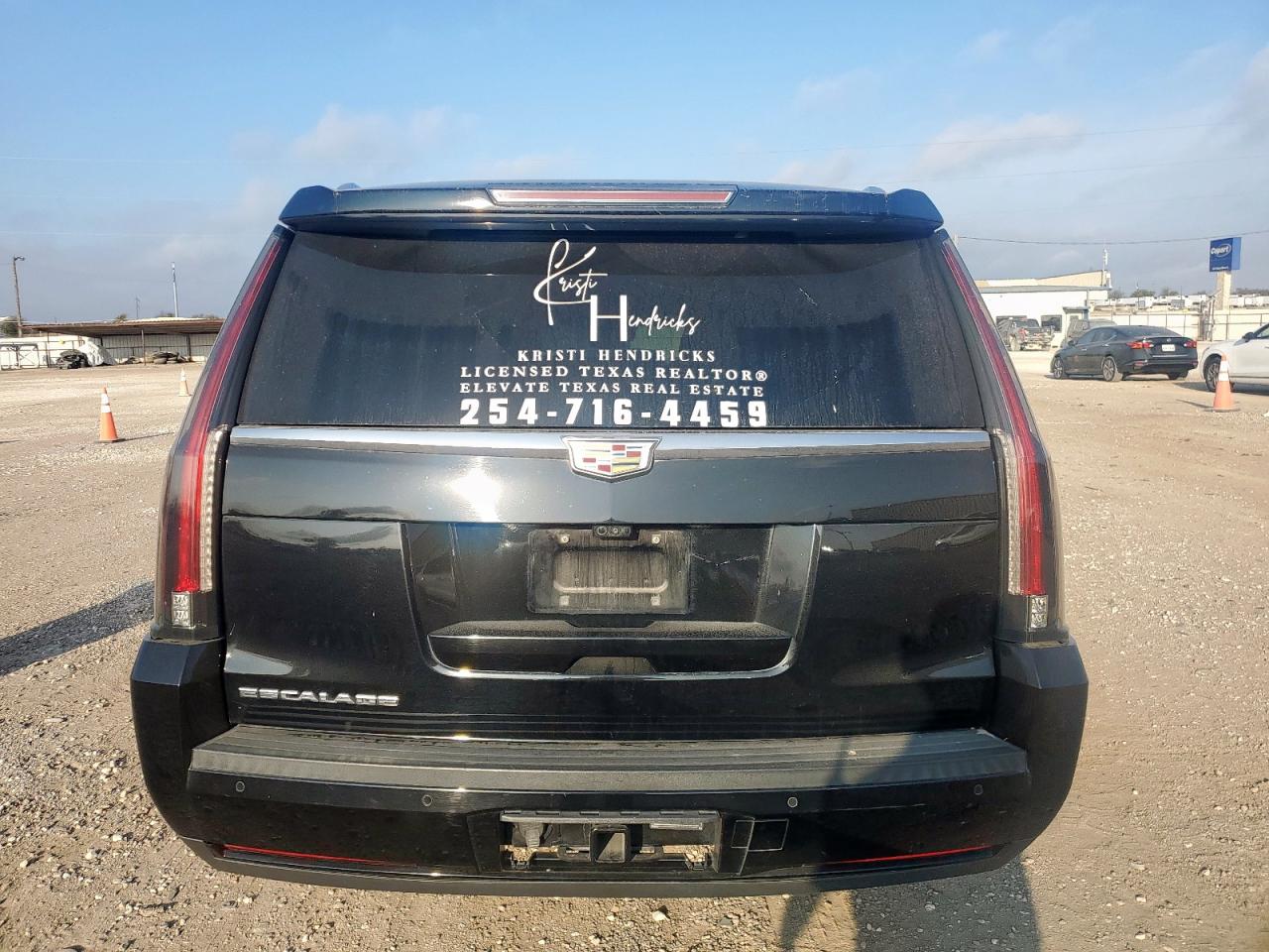 2018 Cadillac Escalade Esv Luxury VIN: 1GYS3HKJ2JR355540 Lot: 92126895