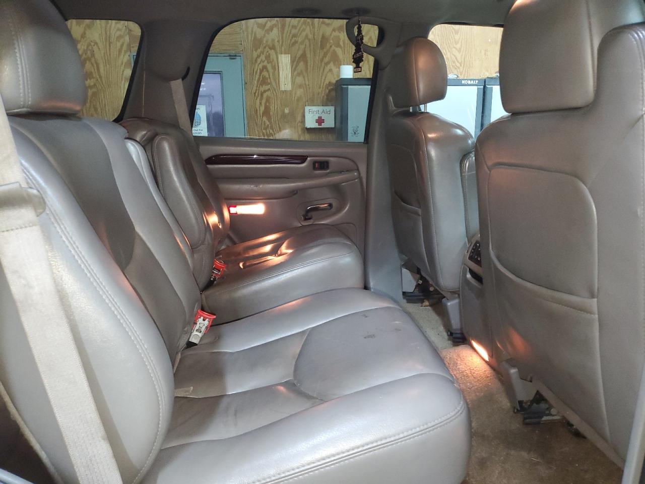 2002 Cadillac Escalade Luxury VIN: 1GYEK63N22R237561 Lot: 92280775