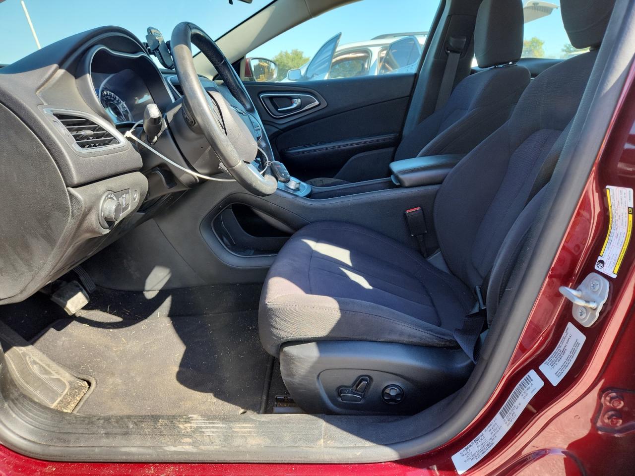 2015 Chrysler 200 Limited VIN: 1C3CCCAB1FN542570 Lot: 92818065