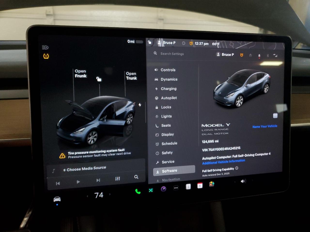 2024 Tesla Model Y VIN: 7SAYGDEE4RA245215 Lot: 91590485