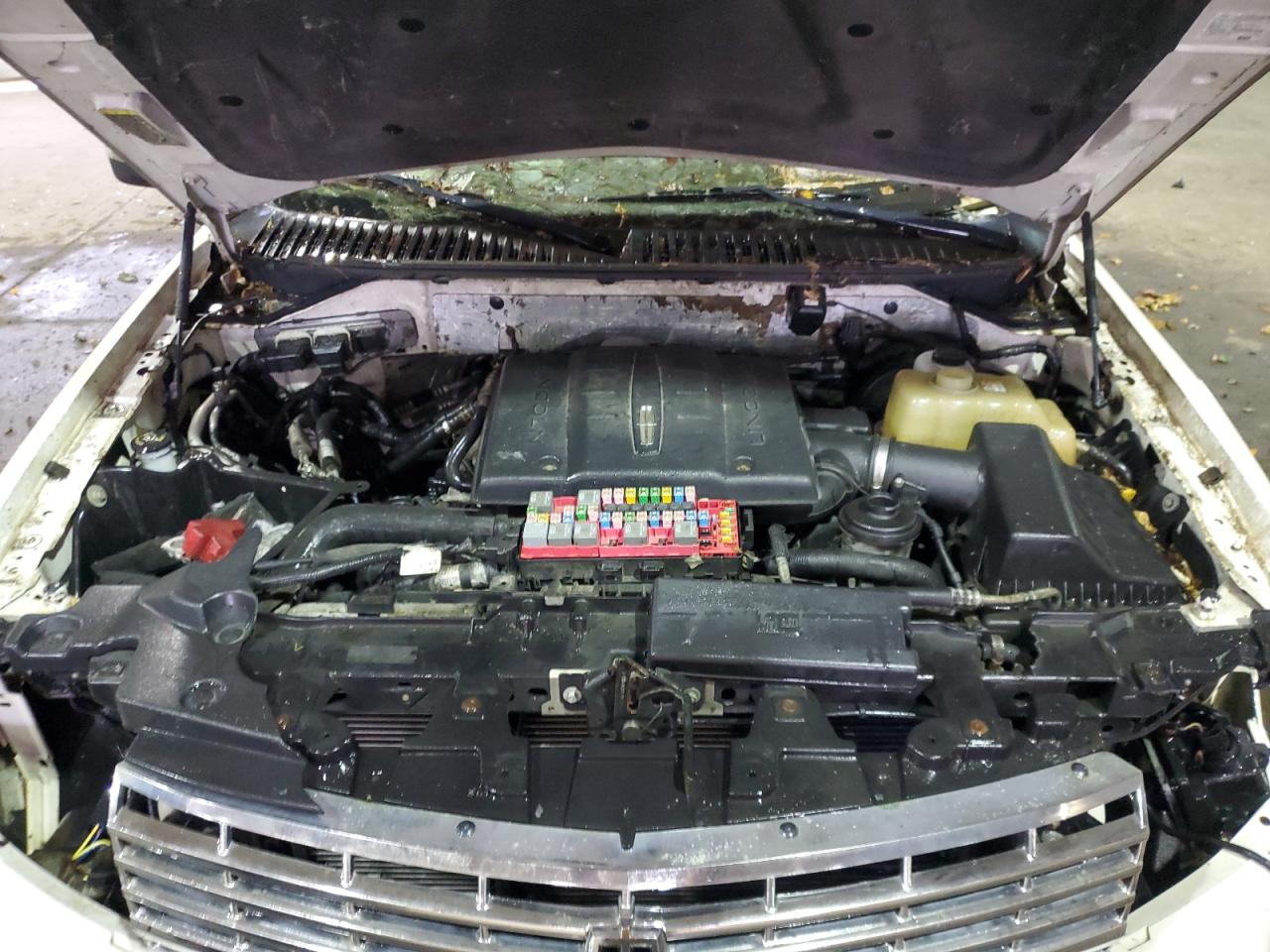 2011 Lincoln Navigator VIN: 5LMJJ2J5XBEJ02704 Lot: 89914045