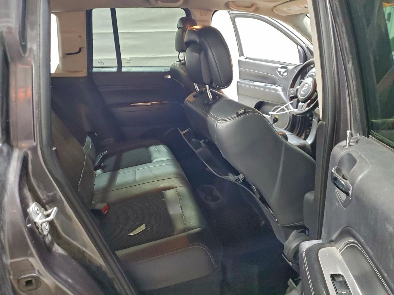 2015 Jeep Compass Latitude VIN: 1C4NJDEB3FD270653 Lot: 92580665