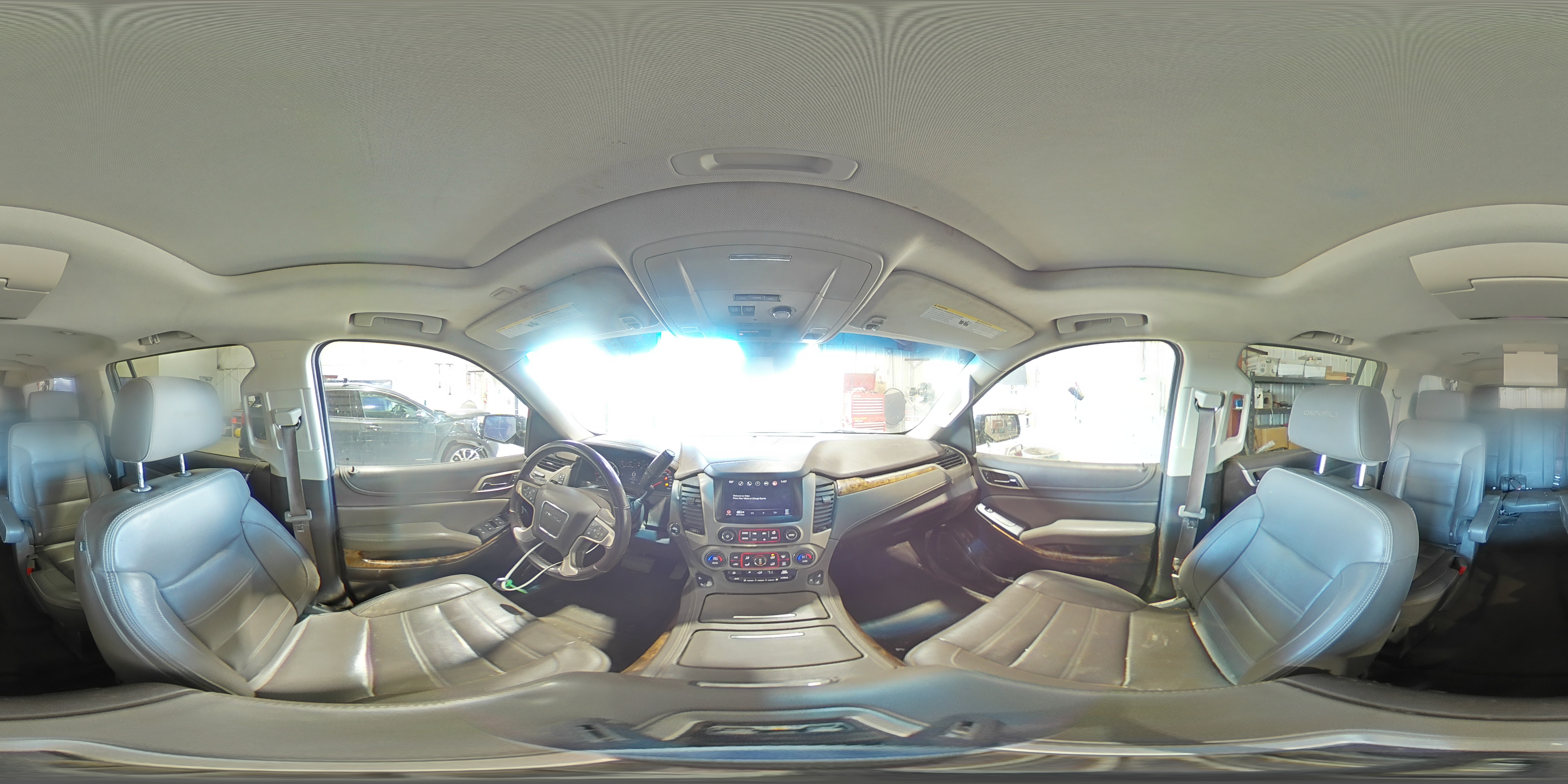 2016 GMC Yukon Xl Denali VIN: 1GKS2HKJ8GR240009 Lot: 92924015