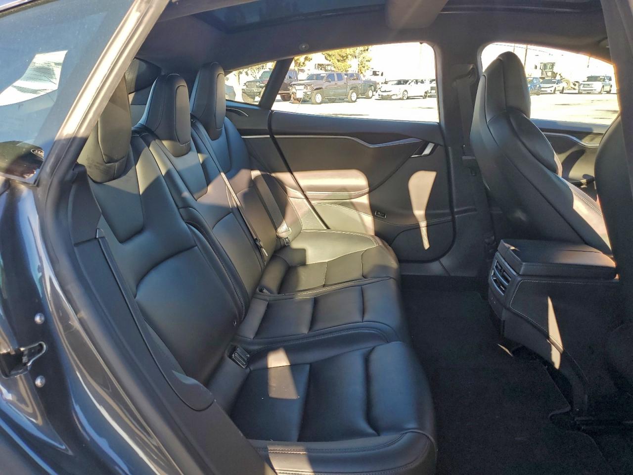 2018 Tesla Model S VIN: 5YJSA1E23JF261860 Lot: 90826585