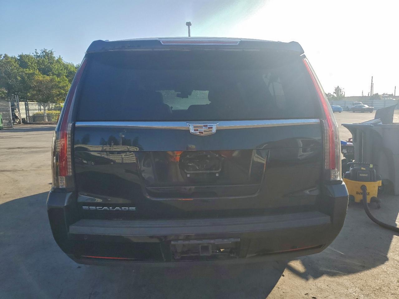 2020 Cadillac Escalade Esv Premium Luxury VIN: 1GYS4JKJ5LR235383 Lot: 94103625