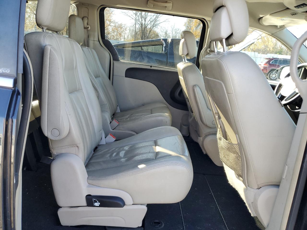 2011 Chrysler Town & Country Touring L VIN: 2A4RR8DG8BR616986 Lot: 92668395