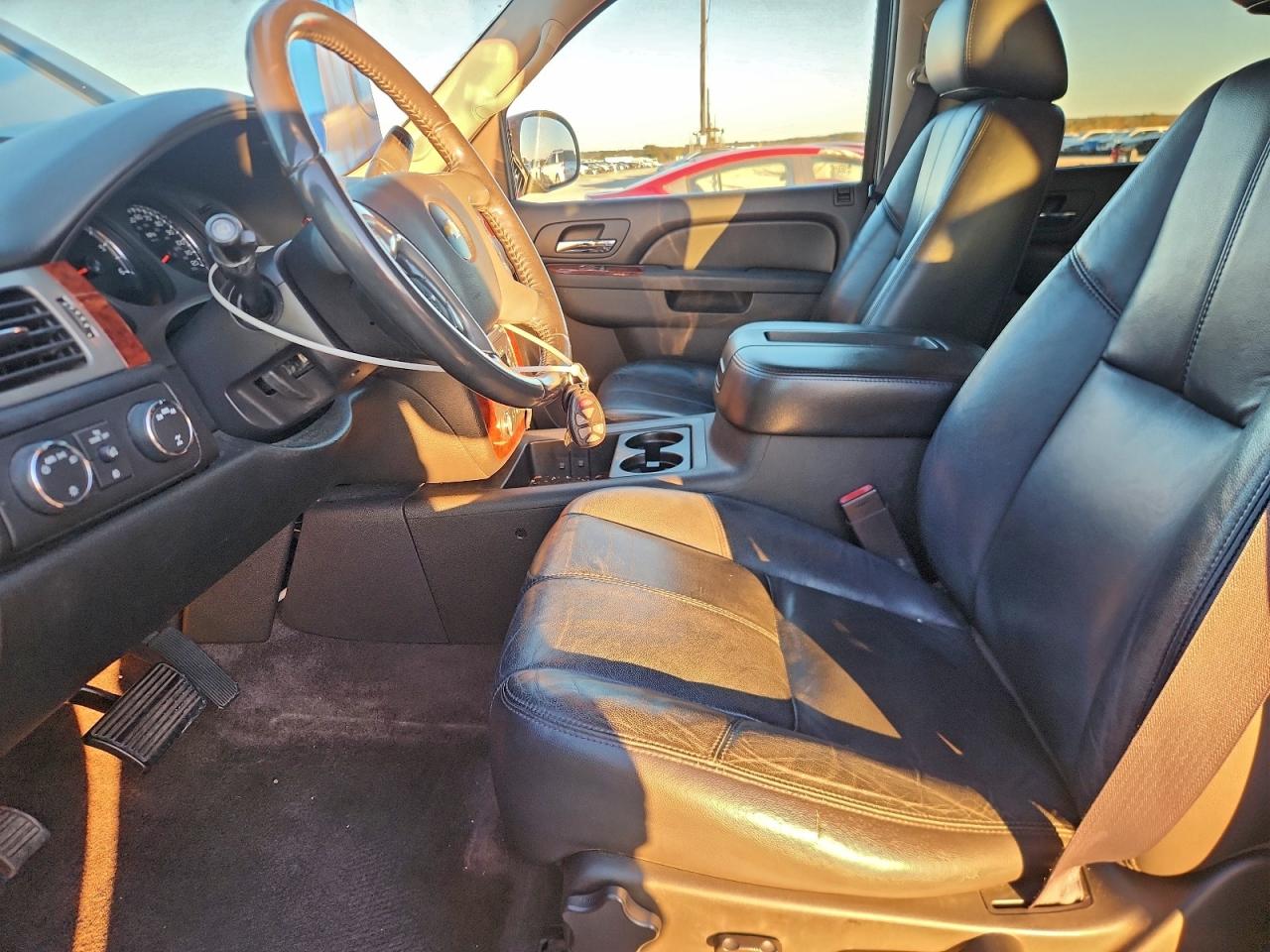 2011 Chevrolet Suburban K1500 Lt VIN: 1GNSKJE34BR299414 Lot: 94410925