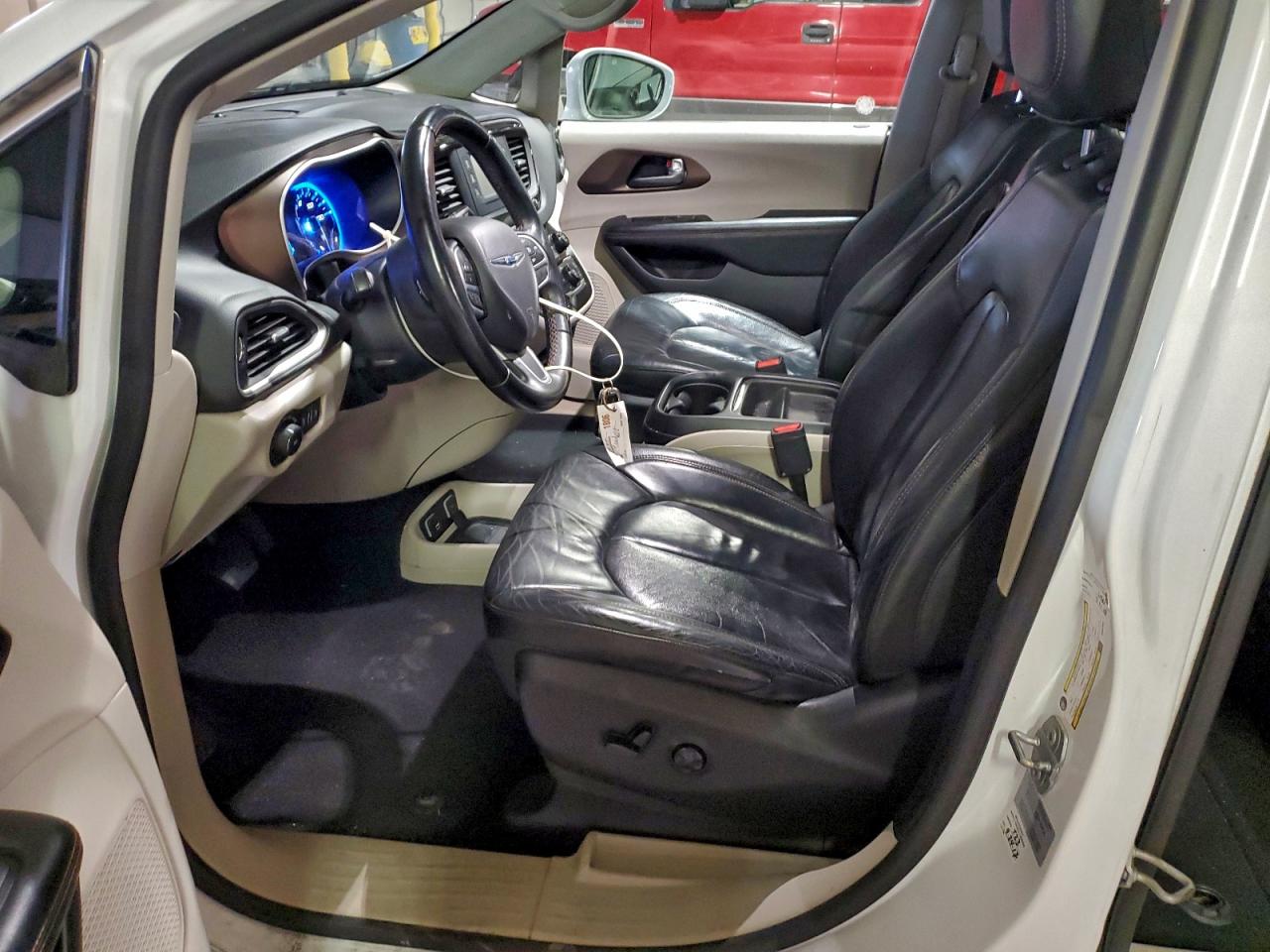 2017 Chrysler Pacifica Touring L VIN: 2C4RC1BG6HR642688 Lot: 94550295