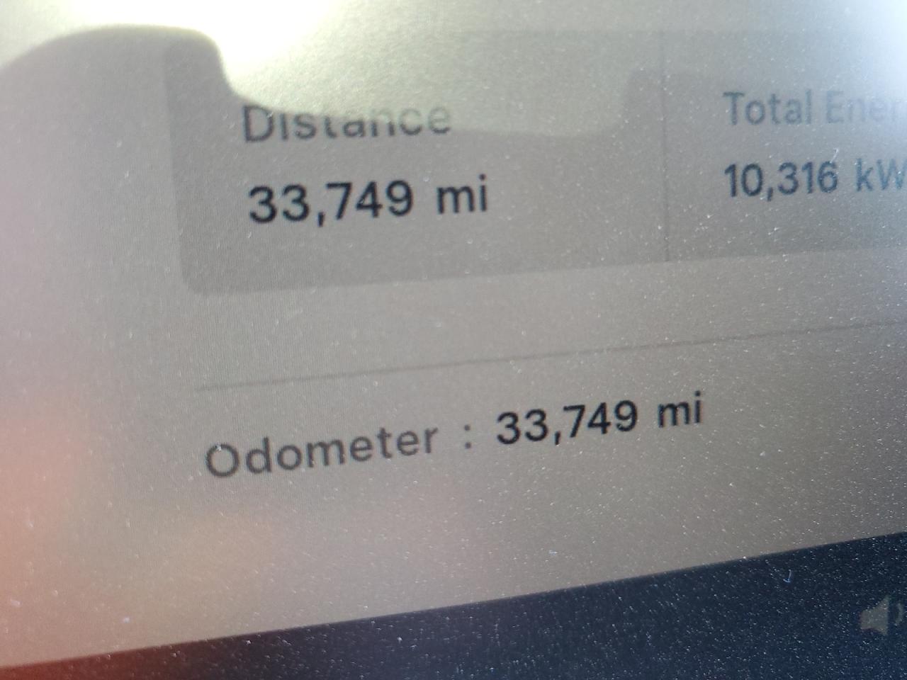 2024 Tesla Model Y VIN: 7SAYGDEEXRF063523 Lot: 92223945