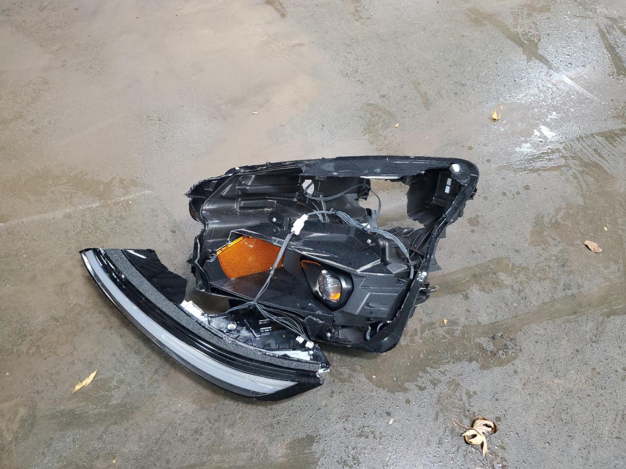 2026 Tesla Model Y VIN: 7SAYGDEE1TA450675 Lot: 93067175