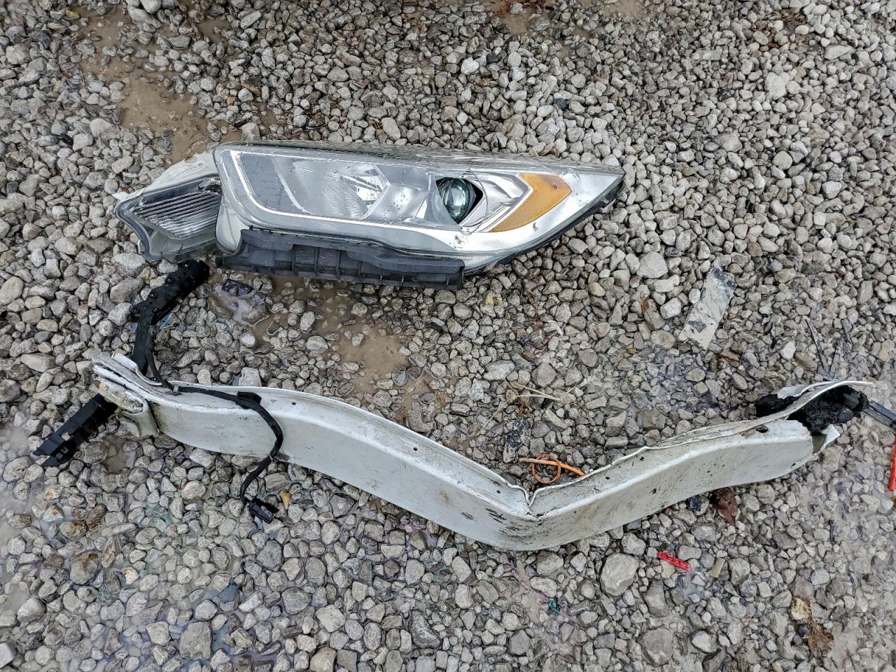 2017 Ford Escape Se VIN: 1FMCU0GD2HUB13796 Lot: 92989995