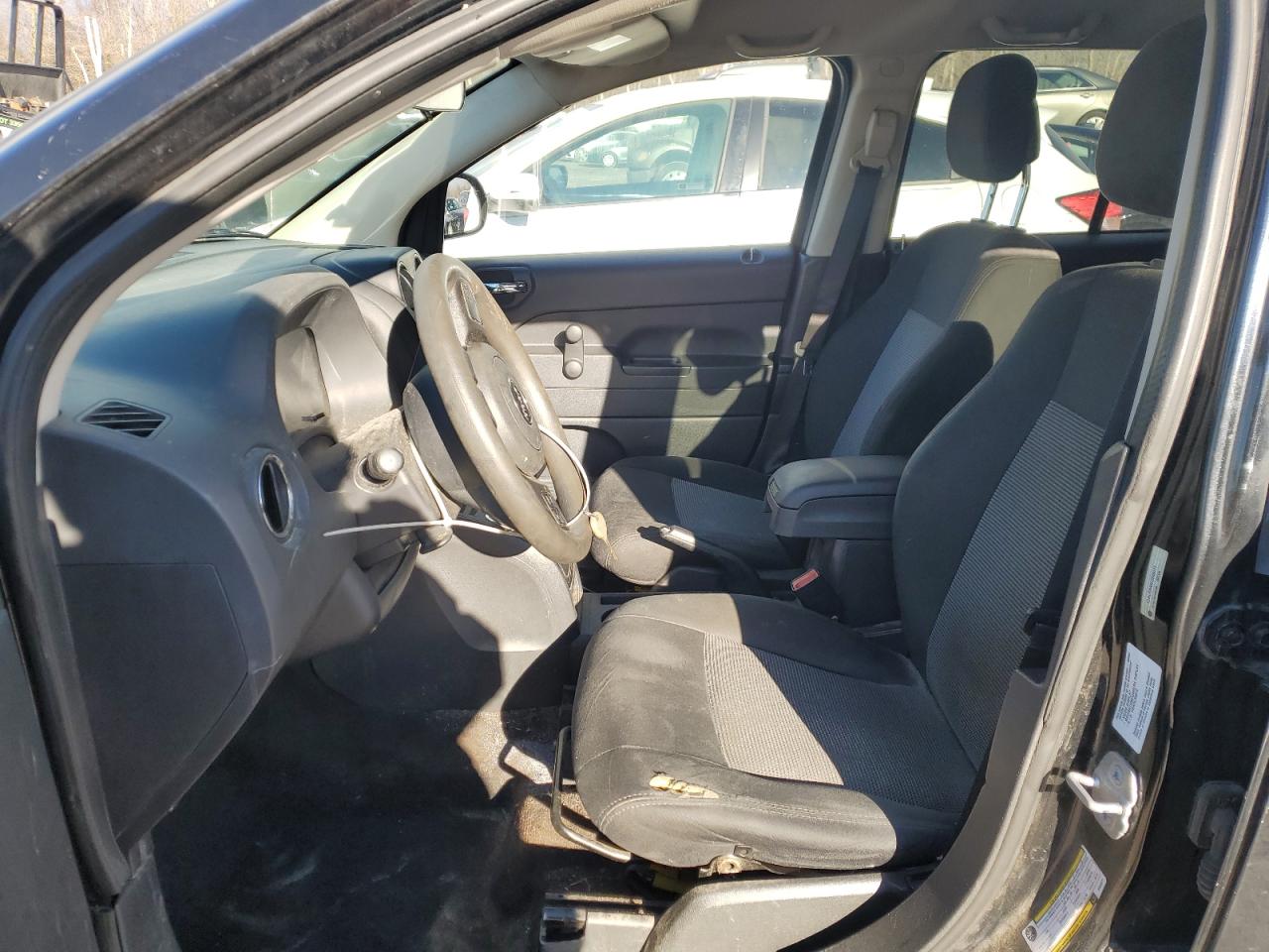 2014 Jeep Compass Sport VIN: 1C4NJCBA6ED666077 Lot: 92591745