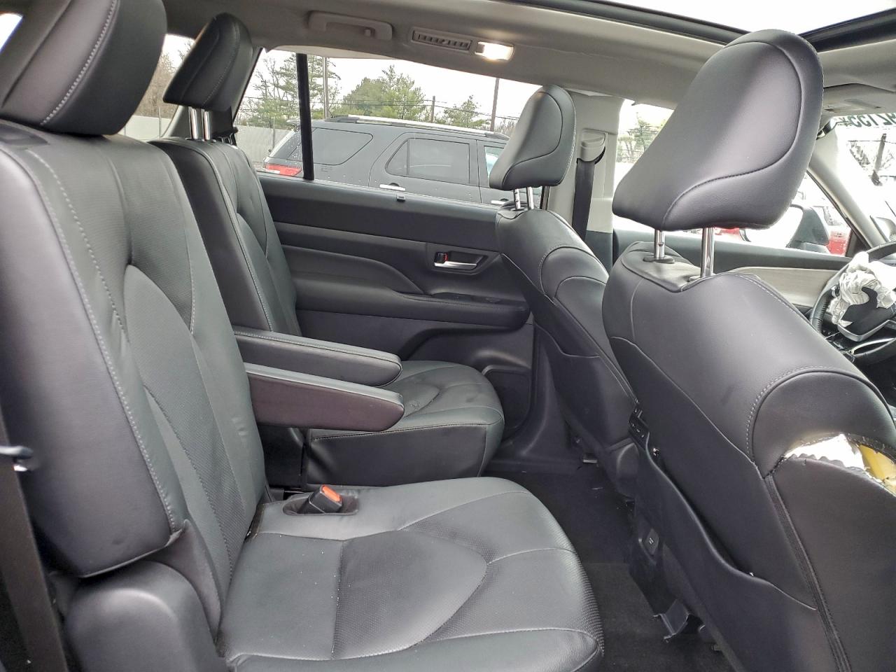 2024 Toyota Grand Highlander Xle VIN: 5TDAAAB53RS044584 Lot: 94292155