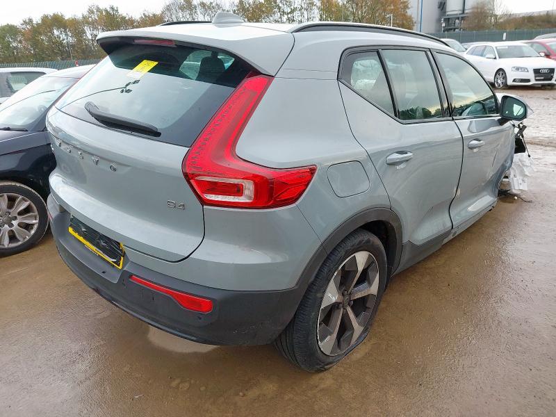 2025 VOLVO XC40 2.0 B4P PLUS DARK 5DR AUTO