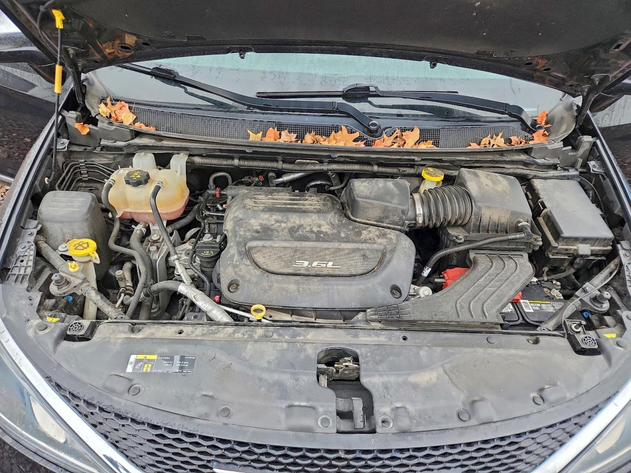 2018 Chrysler Pacifica Limited VIN: 2C4RC1GG2JR258129 Lot: 92910295