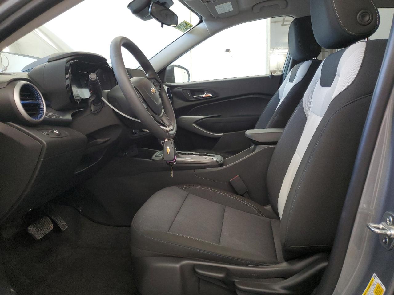 2025 Chevrolet Trax Ls VIN: KL77LFEP3SC205440 Lot: 91855635