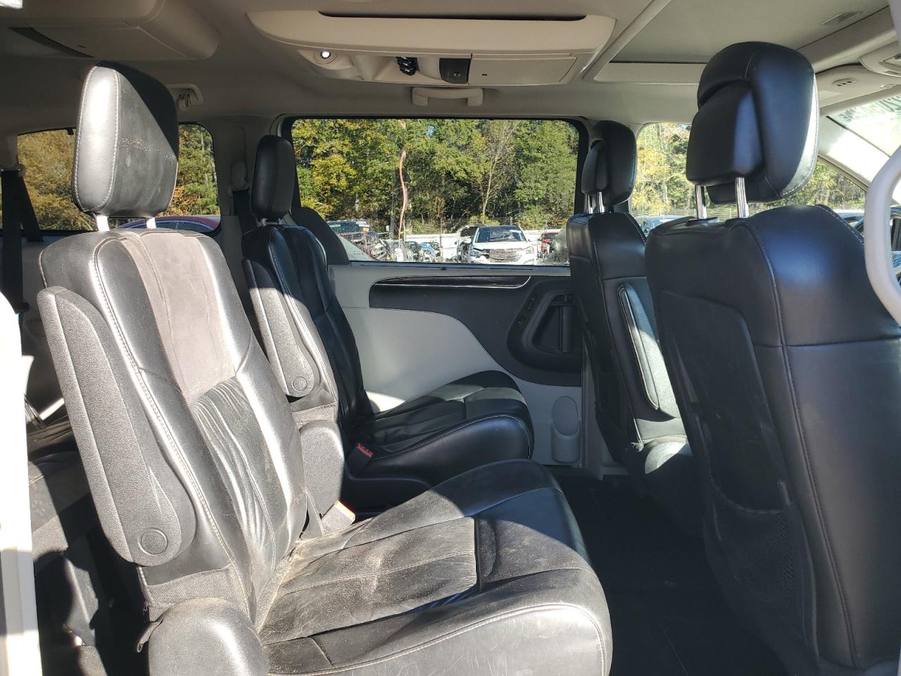 2011 Chrysler Town & Country Limited VIN: 2A4RR6DG4BR745036 Lot: 92205425