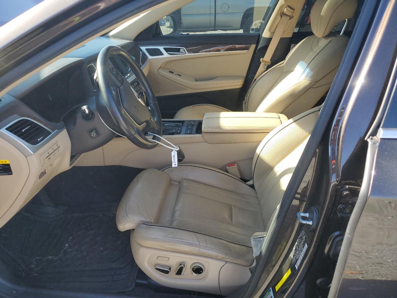 2015 Hyundai Genesis 3.8L VIN: KMHGN4JE2FU015274 Lot: 91683275