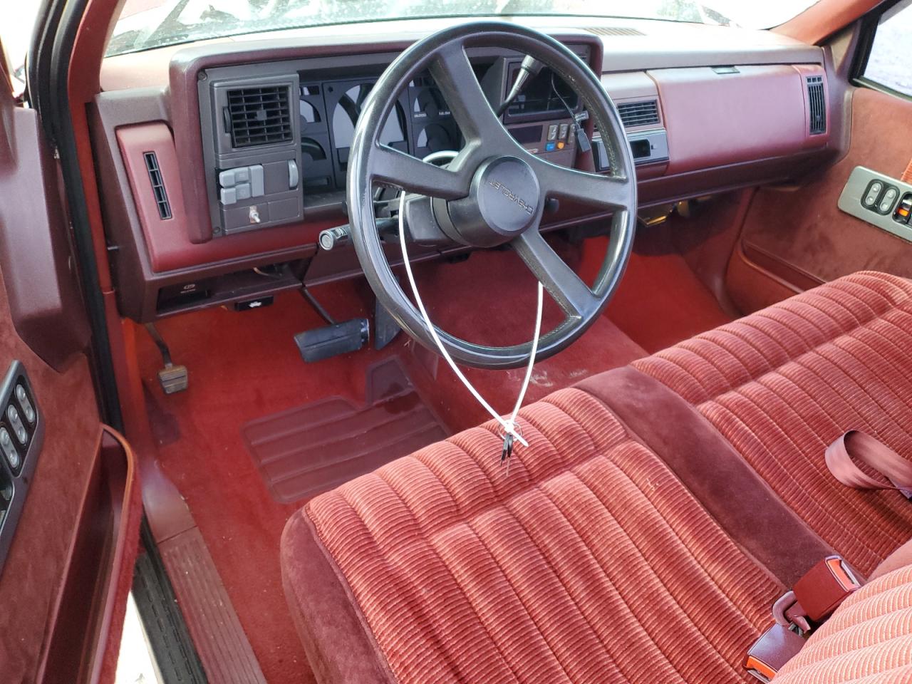 1990 Chevrolet Gmt-400 C1500 VIN: 1GCDC14H8LZ261715 Lot: 92109145