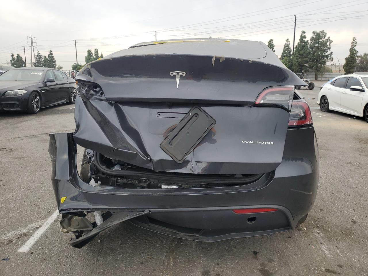 2024 Tesla Model Y VIN: 7SAYGDEE2RF164068 Lot: 92018705