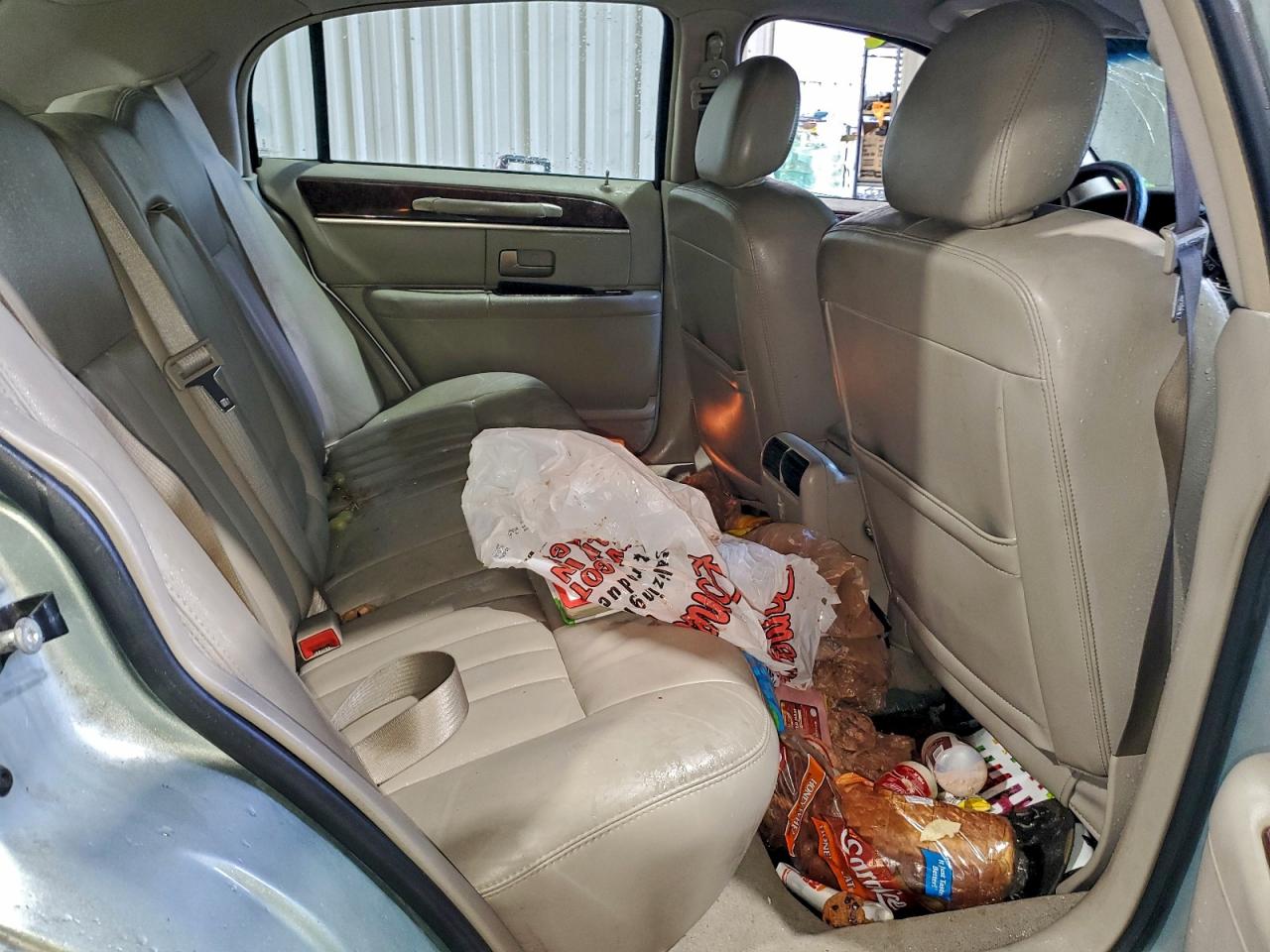 2007 Lincoln Town Car Signature VIN: 1LNHM81W07Y631105 Lot: 93705915