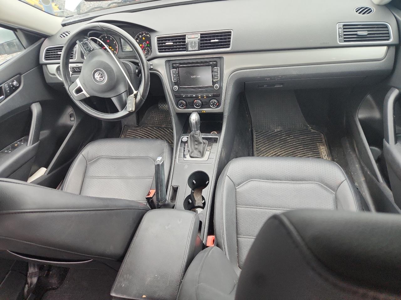 2015 Volkswagen Passat S VIN: 1VWAT7A3XFC121748 Lot: 92414015