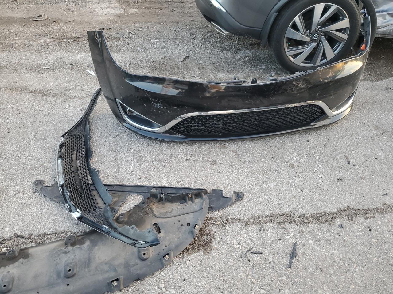 2017 Chrysler Pacifica Touring L VIN: 2C4RC1BG0HR510526 Lot: 90991625