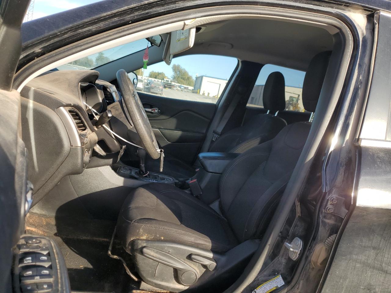 2019 Jeep Cherokee Latitude VIN: 1C4PJLCB7KD297970 Lot: 92601315