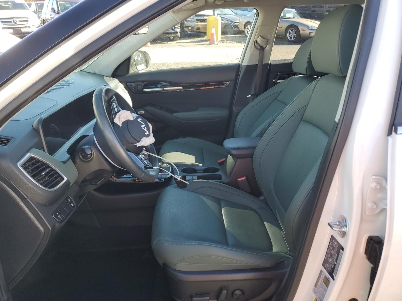 2024 Kia Seltos Sx VIN: KNDETCA75R7563754 Lot: 90912475