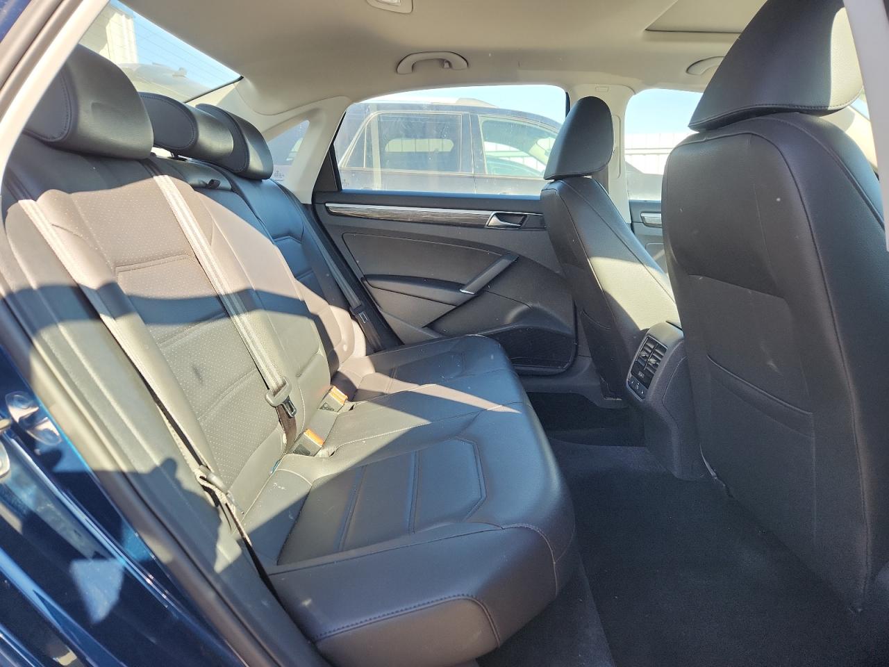 2018 Volkswagen Passat Se VIN: 1VWBA7A3XJC020213 Lot: 92901725