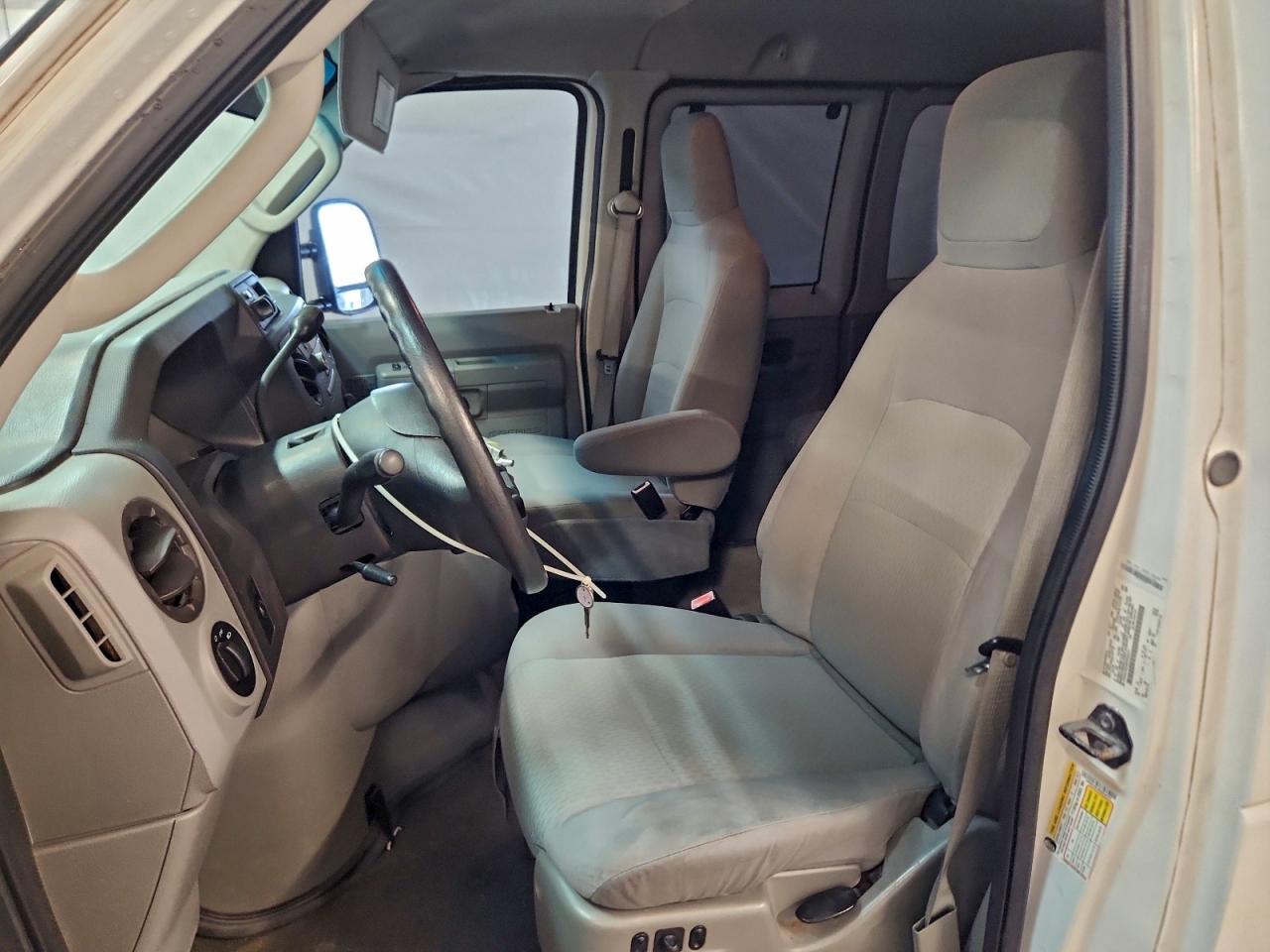 2011 Ford Econoline E350 Super Duty Wagon VIN: 1FBNE3BL9BDB38331 Lot: 92721675