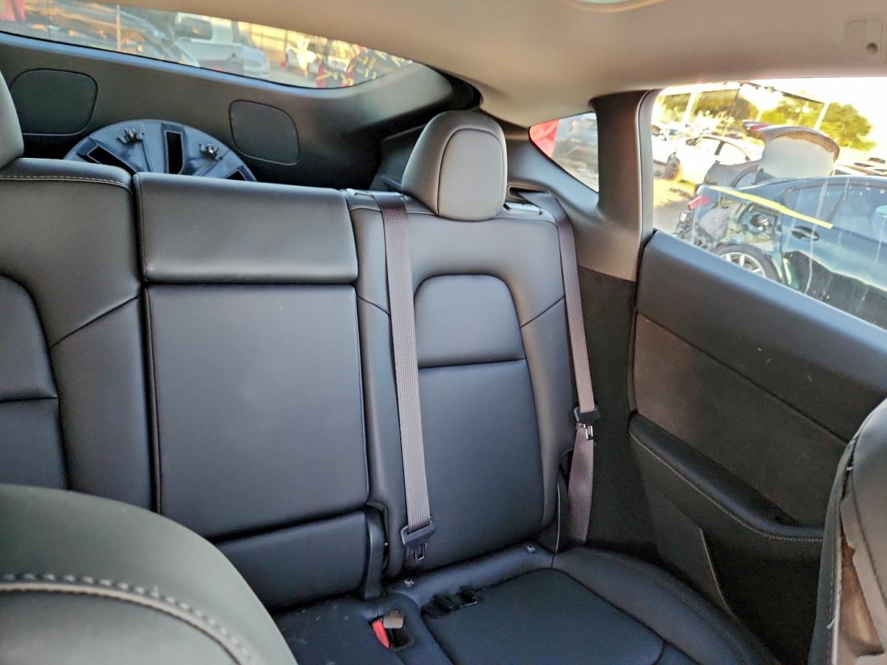 2024 Tesla Model Y VIN: 7SAYGDED3RF111807 Lot: 94389745