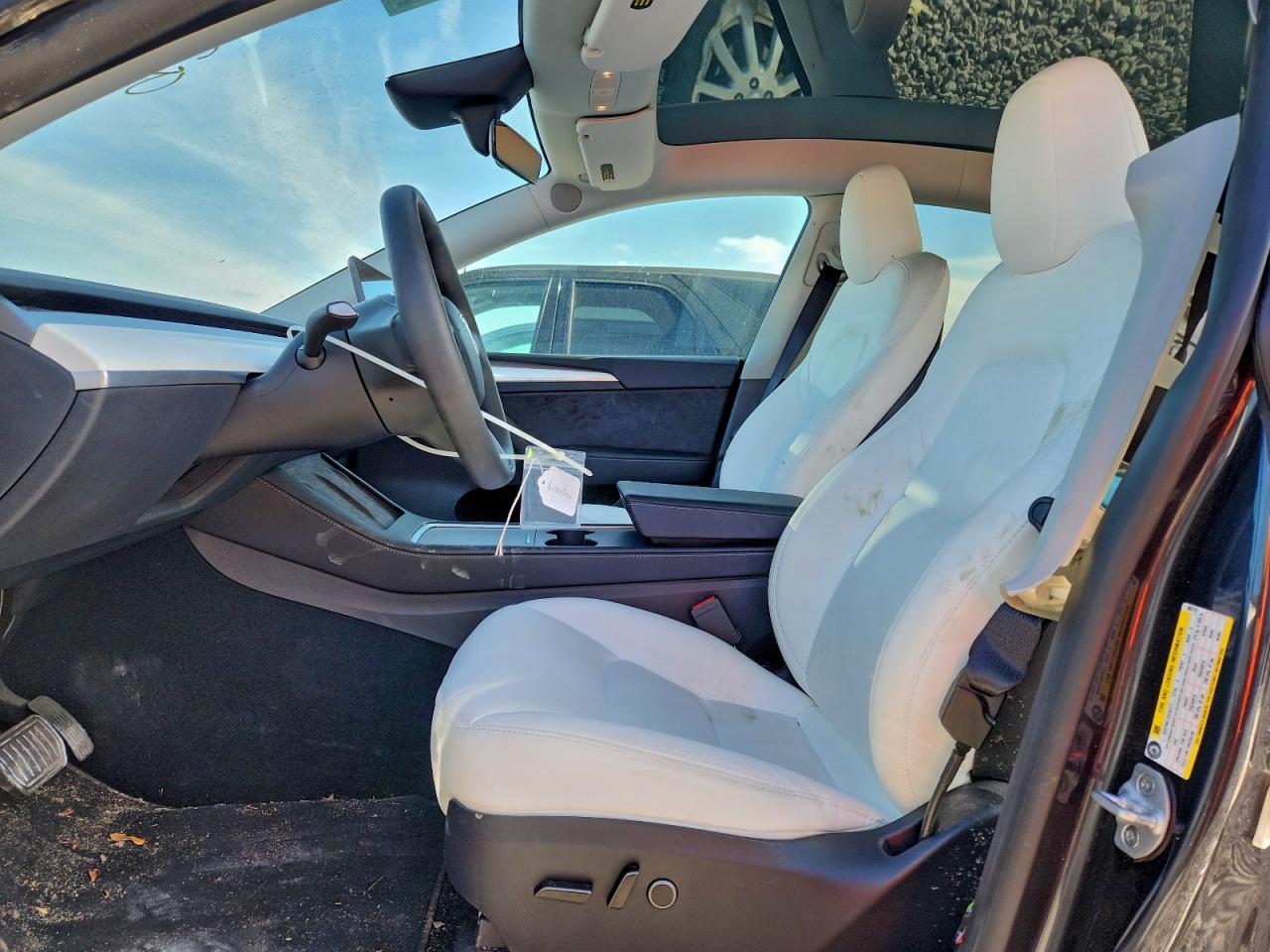 2024 Tesla Model Y VIN: 7SAYGDEEXRF063716 Lot: 92717385