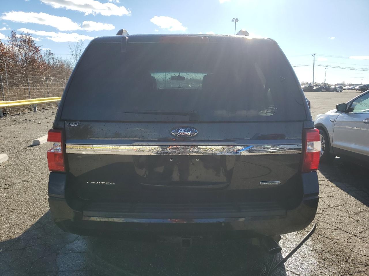 2015 Ford Expedition Limited VIN: 1FMJU2AT5FEF17704 Lot: 93267645