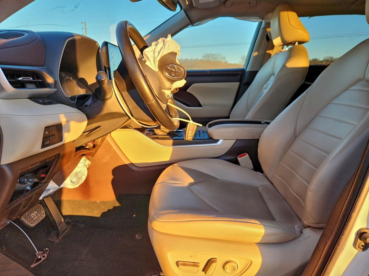 2022 Toyota Highlander Xle VIN: 5TDGZRBHXNS243783 Lot: 94400225