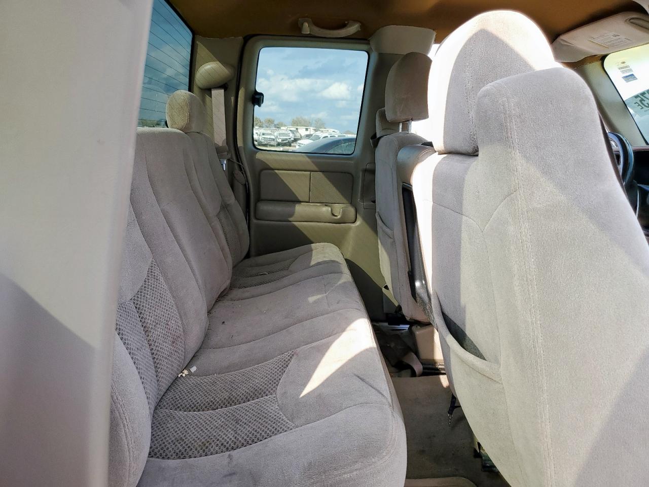 2003 Chevrolet Silverado C1500 VIN: 2GCEC19T031181870 Lot: 93446075