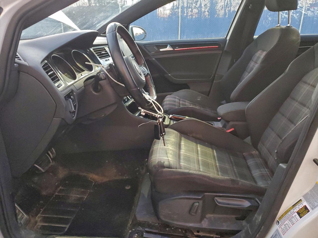 2015 Volkswagen Gti VIN: 3VW4T7AU8FM064647 Lot: 94815475