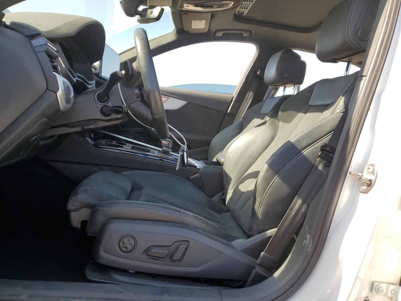 2020 Audi A4 Premium Plus VIN: WAUENAF44LA055800 Lot: 91131175